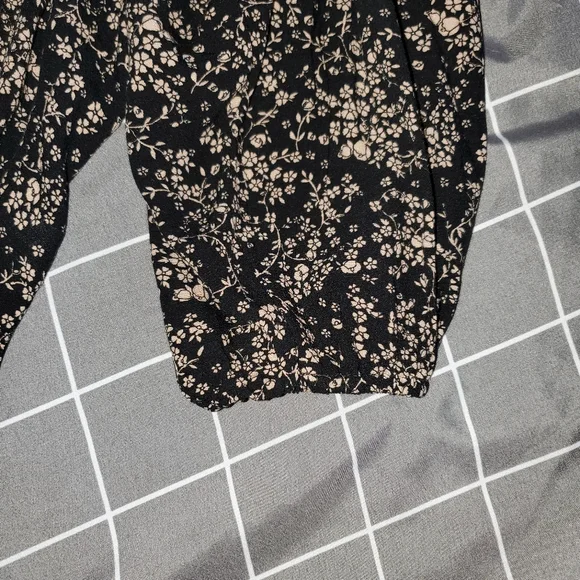 AE Floral Blouse - Picture 5 of 5